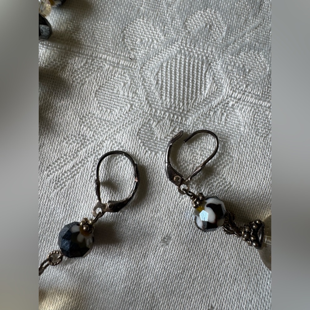 Elegant Beaded Necklace and earrings - Picture 5 of 7